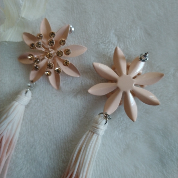 Flower and Ombre Tassel Earrings - Picture 6 of 8